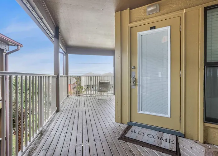 Sandpiper 1c- Stylish Gulf-side Affordable Holiday home